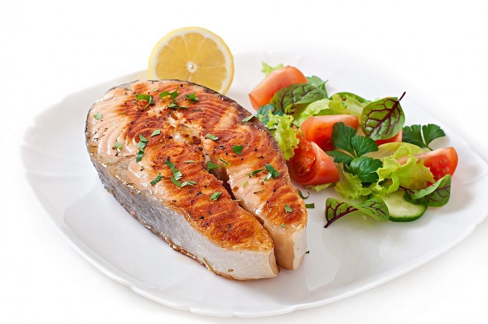 Grilled salmon (Image via Freepik/Timolina)